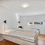 Stunning In With 3 Bedrooms And Internet Holiday home *