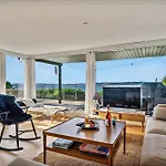 Stunning In With 3 Bedrooms And Internet