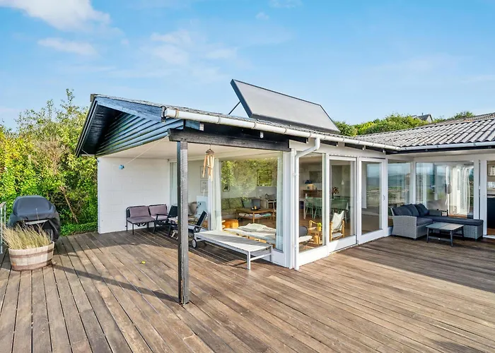 Stunning In With 3 Bedrooms And Internet *